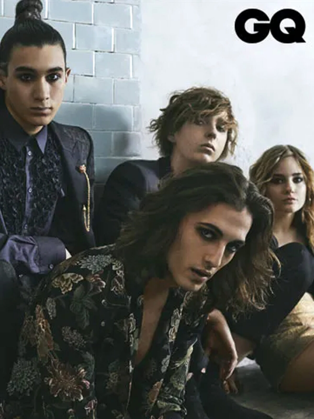 Maneskin, gruppo musicale rock composto da 4 giovani musicisti, per uno shooting fotografico a teatro